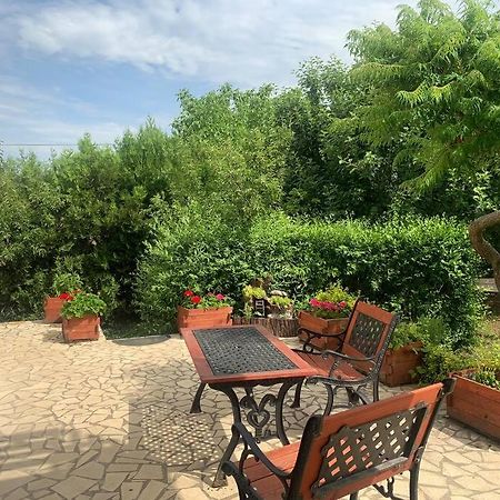 Ferienwohnung Erd - Csendes, Kenyelmes Csaladi Haz Exterior foto
