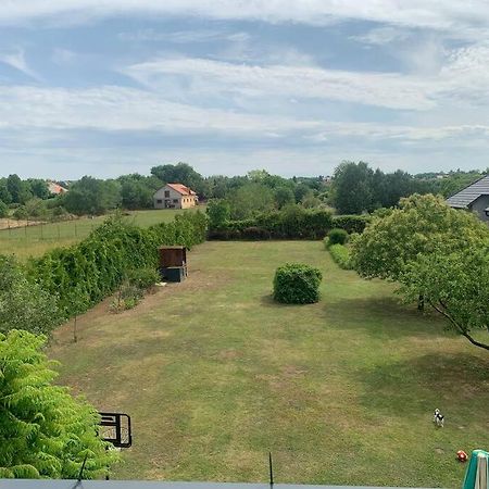 Ferienwohnung Erd - Csendes, Kenyelmes Csaladi Haz Exterior foto