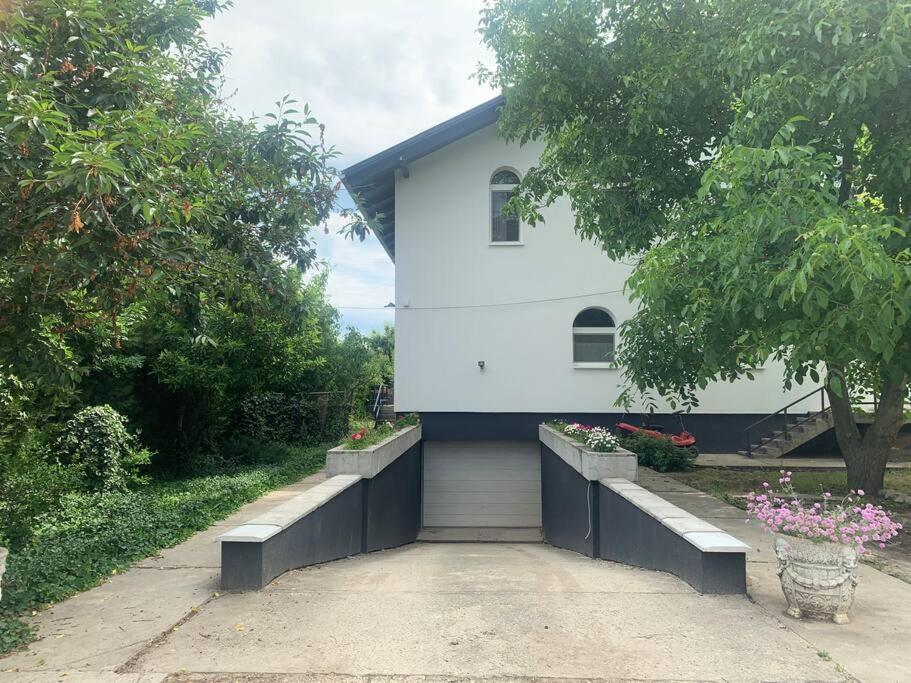 Ferienwohnung Erd - Csendes, Kenyelmes Csaladi Haz Exterior foto